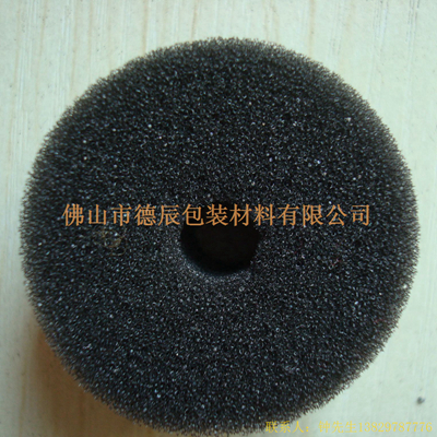 過濾海綿也稱網狀海綿，爆破海綿。聚氨酯過濾海綿由普通開孔軟泡高溫爆破開孔加工而成，爆破除掉了泡沫網絡之間原有的氣泡膜，得到了主體骨架網狀結構。
過濾海綿的空隙率高達97%，具有優異的透氣性、良好的柔軟性和較高的機械強度。
